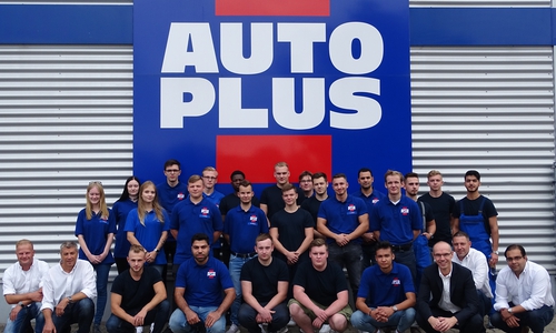 Im September haben 45 angehende Kfz-Mechatroniker sowie Automobil- und Bürokaufleute ihre Berufsausbildung bei AUTOPLUS in 25 Filialstandorten begonnen. Fotos: AUTOPLUS AG