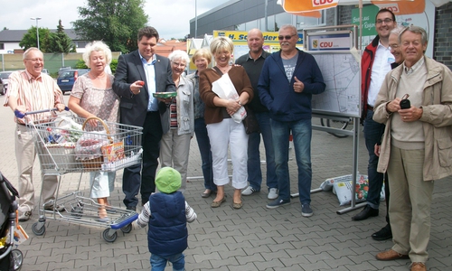 Auf dem Foto  v. r.: Dr. Manfred Bormann,  Johann Seifert, Andreas Kleindienst, Ingo Geissler, 5. v. r.,  Susanne Giffhorn, 7. v. r., Uwe Schäfer, 9. v. r.,  alle CDU. Foto: privat