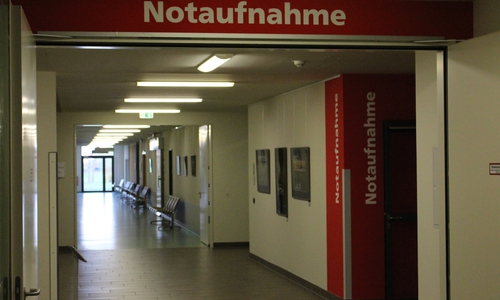 Nach umfassenden Umbauarbeiten wurde aus der zentralen Notfallaufnahme (ZNA) das Zentrum für interdisziplinäre Notfall- und Akutmedizin (ZNA). Vieles ist neu, doch die Abkürzung bleibt. Fotos: Sandra Zecchino
