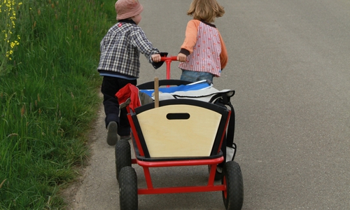 "Wie nehmen wir jetzt unsere Verpflegung für unseren Zoobesuch mit?". Symbolbild: pixabay