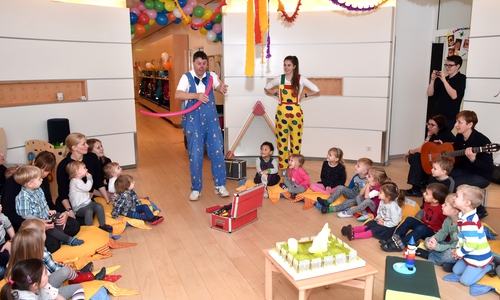 Auch die Kinder freuten sich über das Jubiläum. Foto: Lars Landmann