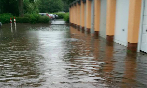 Überschwemmte Wege und Straßen in Salzgitter Lebenstedt. Fotos: Chris Pape