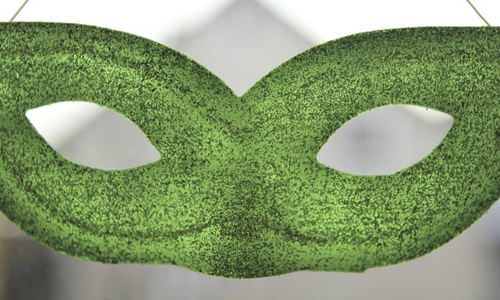 Grüne Masken spielen bei der geplanten Aktion eine große Rolle. Foto: Yvonne Salzmann