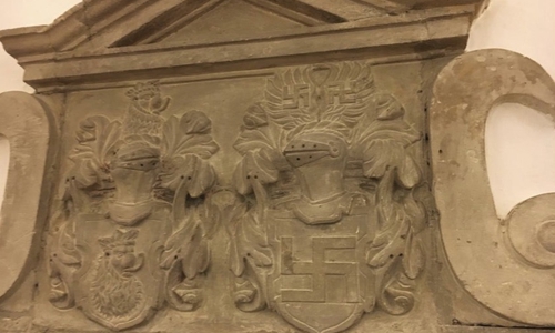 Die Wappen der Eheleute wurden in den Kaminsims gemeißelt. Foto: Stadt Wolfenbüttel