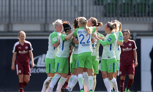 Die Frauen des VfL Wolfsburg jubeln über den Finaleinzug im DFB-Pokal. Foto: Agentur Hübner
