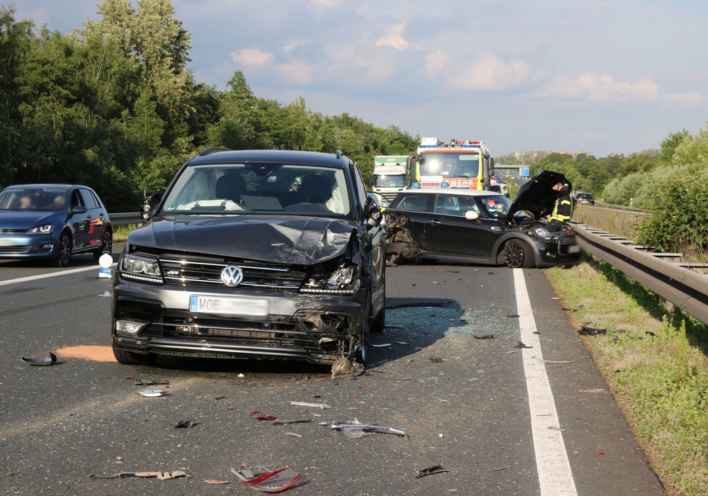 Vier Autos Krachen Auf Der A39 Ineinander | RegionalHeute.de