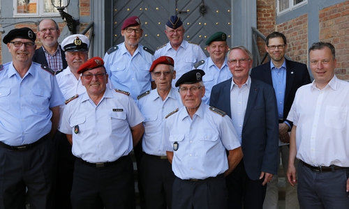Der Kriegsgräber-Pflegeeinsatz wurde im Rathaus gewürdigt. Foto: Stadt Wolfenbüttel