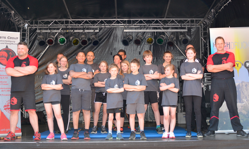 Kleinert, Arwen Lassalle, Marvin Schröter, Julius Pape, Leonie Holzen, Ina Herzberg, Lena Sommer , Trainer René Lassalle, Wing Chun Lehrer Stefan Leier. Fotos: SV Fümmelse