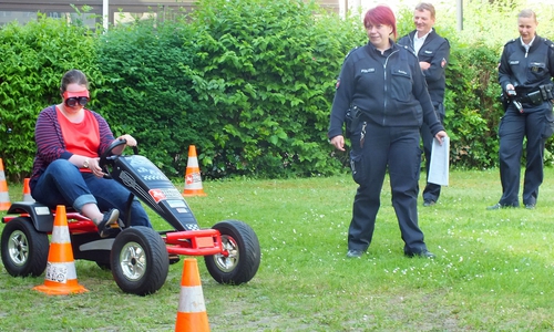 Präventionseinsatz der Polizei mit dem Kettcarparcours der Kreisverkehrswacht Helmstedt e.V. Foto: Achim Klaffehn