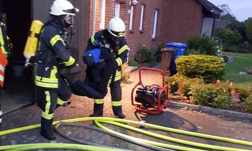 Über 40 Feuerwehrleute waren im "Einsatz". Fotos: Carsten Schaffhauser, Samtgemeindepressesprecher