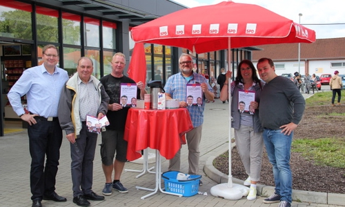 Neben Marcus Bosse erläuterten auch Karl-Heinz Mühe, Dirk Petersen, Rüdiger Bobka, Andrea Föniger und Kolja Mühe das Programm und die Vorhaben der SPD (v. li.). Foto: SPD