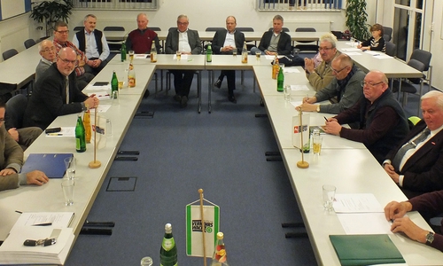 Die Versammlung 2017, Vorstandsmitglieder und Blick in den Konferenzraum. Archivfoto: Kreisverkehrswacht Helmstedt e.V.