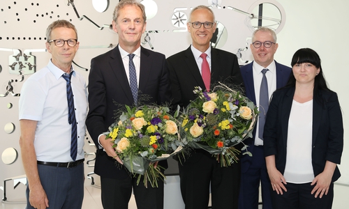 Von links: Klaus Mohrs, Gerhard Döpkens, Kay Hoffmann, Michel Junge, Jana Handrick (2. Vorstandsmitglied der Stiftung phaeno). Foto: phaeno