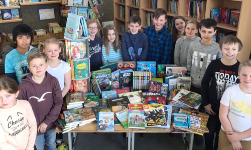 Die neuen Bücher sind da. Fotos: Förderverein der Grundschule Dettum e.V.
