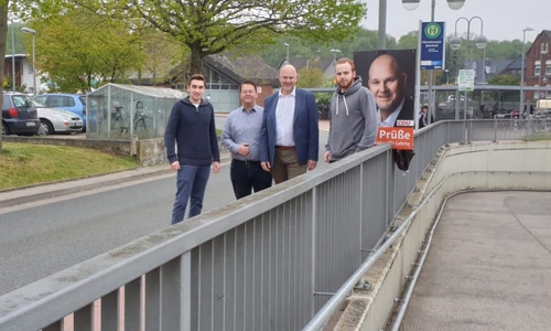 Von links: Julius Nießen, Marcel Haak (Vorsitzender JU Lehrte), Frank Prüße (Bürgermeisterkandidat in Lehrte, CDU), Philipp Reinhardt (Vorsitzender JU Peine). Foto: Junge Union