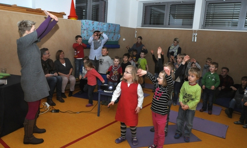 Mit Mitmach-Aktionen begeisterte die Kinderbuch-Autorin Stephanie
Schneider die Löwenzahn-Kinder. Foto: Lebenshilfe