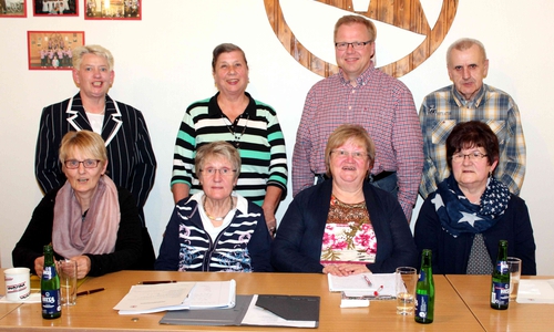 Die DRK-Vorstandsmitglieder. Foto: Bernd-Uwe Meyer