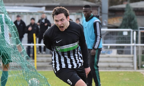 Tim Schmalkoke vom BSC Acosta teilt sich aktuell die Spitze der Torjägerliste mit Julian Kratzert vom SCW Göttingen. Kann der Braunschweiger gegen Gitter wieder punkten? Foto: Moritz Eden