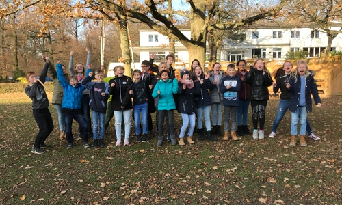 Die Schüler der Klasse 6a freuen sich schon auf ihren Auftritt beim KiKa in Köln. Foto: Gymnasium am Bötschenberg