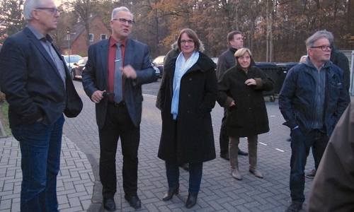 CDU-Kreistagsabgeordneter Heinrich Pahlmann, Schulleiter OStD Stefan Schaefer, CDU-Fraktionsvorsitzende Telse Dirksmeyer-Vielhauer, CDU-Kreistagsabgeordnete Ingrid Klopp, Andreas Rösler und Horst Schiesgeries. Foto: CDU