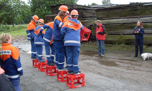 Einen Kistenlauf gab es an der Station in Ohrum. Foto: Jugendfeuerwehr