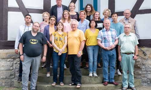 Die Mitglieder des Stadtteilnetzwerkes West planen die letzen Einzelheiten für das Auguststadtfest. Foto: Tanja Bischoff