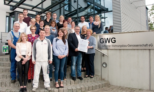 Würdigung für das langfristige Engagement für eine familien- und lebensphasenbewusste Personalpolitik erhalten. Foto: GWG