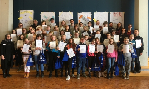 Insgesamt wurden ausgebildet: Fünf Schülerinnen der Adolf-Grimme-Gesamtschule Oker, neun Jungen und sechs Mädchen von der Oberschule Seesen, sechs Mädchen und zwei Jungen der Vicco-von-Bülow Oberschule Vienenburg, fünf Mädchen und sechs Jungen der Oberschule Bad Harzburg/Schule an der Deilich. Foto: Polizei Goslar