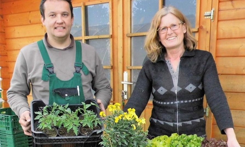 Laden gemeinsam zum "Tomatentag" in das Gärtnermuseum ein: Florian Kinne (Erster Vorsitzender) und Beate Pieper. Foto: Andreas Meißler