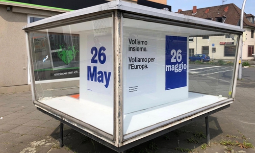 Mithilfe der noch verbliebenen Schaukästen in Wolfsburg wird auf die Europawahlen am 26. Mai aufmerksam gemacht. Foto: Schaukasten Wolfsburg