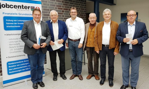 CDA und jobcenter im Meinungsaustausch. Es nahmen teil (v. l.) Uwe Lagosky, Klaus Hantelmann, Thomas Vogel (jobcenter), Dieter Lorenz, Herbert Theissen und Andreas Meißler. Es fehlt Jessica Brink. Foto: CDA  