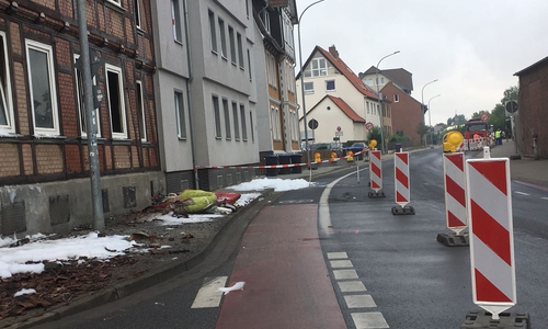 Die Goslarsche Straße wird in Richtung Bahnhof vorerst gesperrt bleiben. Foto: Nick Wenkel