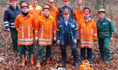 Feuerwehren übten an der Kettensäge. Foto: Privat