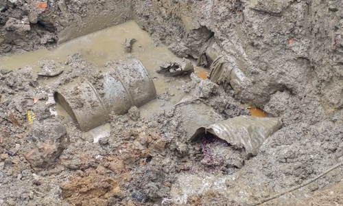 Der Fässerfund Ende Juni war leider kein Einzelfall. Im Zuge von Erkundungsmaßnahmen stießen die Gutachter auf weitere Fässer. Insgesamt wurden bislang 20 Fässer mit schadstoffhaltigem Inhalt geboren. Foto: Landkreis Goslar