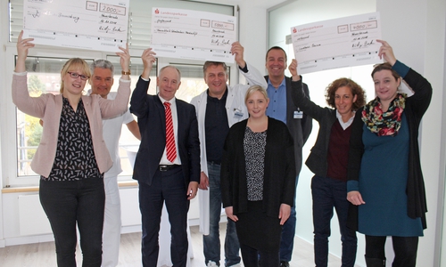 Juliane Kempe (Diakonin Jugendkirche Braunschweig), Matthias Lotze (Krankenhaus Marienstift), Rüdiger Becker (Direktor Ev. Stiftung Neuerkerode), Dr. med. Branko Milkanovic (Chefarzt Frauenklinik Krankenhaus Marienstift), Steffanie Wittrock (Krankenhaus Marienstift), Jörg Waldmann (Pflegedirektor Krankenhaus Marienstift), Karoline Kaufmann (Regionalleitung BS/WOB Wohnen und Betreuen gGmbH), Uta Siegling (Hausleitung Landhaus Querum) (v. li.). Foto: Evangelische Stiftung Neuerkerode   