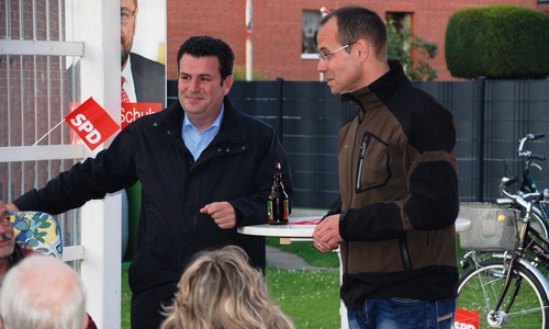 Hubertus Heil und Ralf Hahne im Gespräch. Foto: SPD