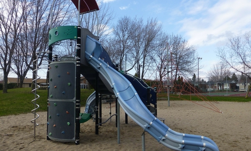 Der für den Spielplatz Volkse geplante Spielturm soll um einen Wirbel erweitert werden. Symbolfoto: Pixabay