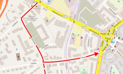 Um der Hildesheimer Straße zu entgehen, würden viele Autofahrer oft die Calvörderstraße mit dem Triftweg (roter Pfeil) oder die Straße Sommerlust (gestrichelte Linie) als Ausweichstraßen benutzen. Foto: ©OpenStreetMap-Mitwirkende (CC-BY-SA)
