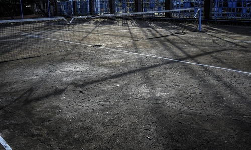 Alter verlassener Tennisplatz. Symbolfoto: pixabay 