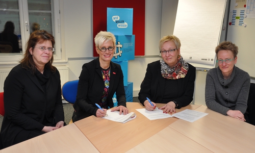 Prof. Dr. Simone Kauffeld, Vizepräsidentin TU Braunschweig und 2. Vorsitzende TABULA e.V.; Prof. Dr. Anke Kaysser-Pyzalla, Präsidentin der TU Braunschweig; Iris Bothe , Erste Vorsitzende des Vereins TABULA e.V. und Dezernentin für Jugend, Bildung und Integration; Sandra Luft, Vorstand Verein TABULA e.V. Foto: Stadt Wolfsburg