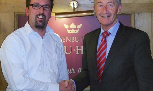 Andreas Boom (rechts) begrüßt Frank Weyhers. Foto: Privat