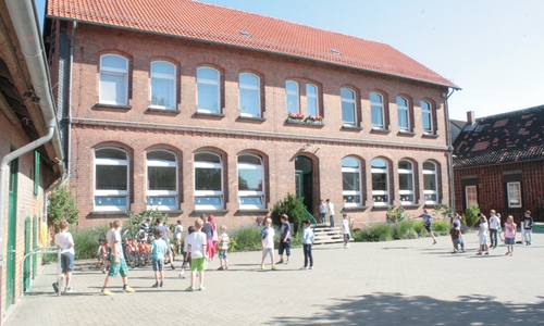 In einer Erklärung fordern die niedersächsischen Schulleiter unter anderem eine bessere Besoldung und zusätzliche Mittel für eine qualitative Umsetzung von Inklusion und Ganztagsschule. Symbolfoto: Anke Donner