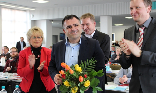 Mit mehr als 95 Prozent der Stimmen wurde Christos Pantazis wiedergewählt. Foto: Nick Wenkel