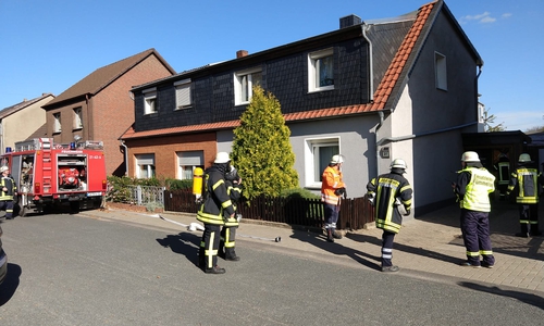 Die Einsatzkräfte in Fümmelse. Hier brannte es glücklicherweise nicht. Foto: Werner Heise