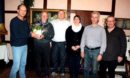Michael Waßmann, Peter Stock, Marc Germer, Janet Baxmann, Frank Graf, Wolfgang Flemming jun; es fehlen Ute Heider und Dagmar Scherber.
Foto:Bernd-Uwe Meyer