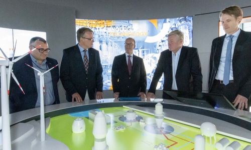 Dem Landesvorsitzenden der CDU in Niedersachsen wurde das SALCOS Projekt der Salzgitter AG vorgestellt. Foto: Rudolf Karliczek