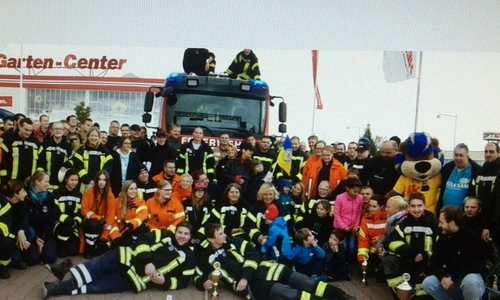 Die Spendensumme vom Feuerwehr-Pulling konnte erhöht werden. Foto: Asche