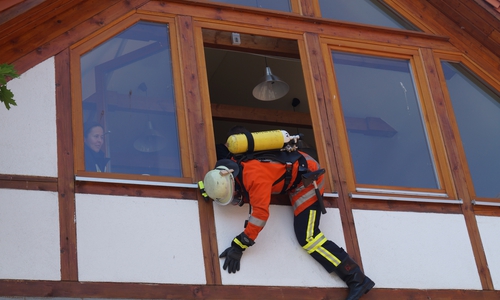 Zu zwei besonderen Diensten konnte die Ortsfeuerwehr ein Ausbilderteam in Bornum begrüßen. Foto: FF Bornum