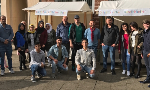 Flüchtlingen beim Stadtfest im Schöppenstedt, wo sich sie im Rahmen der Öffentlichkeitsarbeit präsentierten. Foto: Samtgemeinde Schöppenstedt