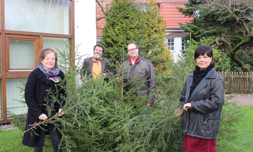 Schon in weihnachtlicher Vorfreude: Museumsleiterin Charlotte Papendorf, Prof. Dr. Alexander Schwarz, Dag Wachsmann, Leiter des Fördervereins Regionalmarketing und Regina Bollmeier, Bürgermeisterin der Samtgemeinde Elm-Asse. Foto: Jan Borner